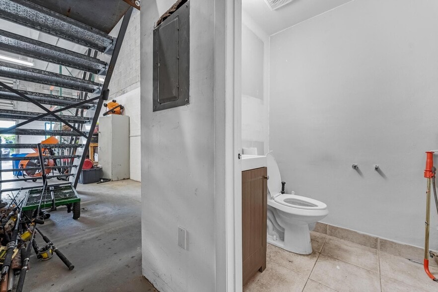 More Photos Of 2201-2227 SW 57th Ave, West Park Warehouse For Sale