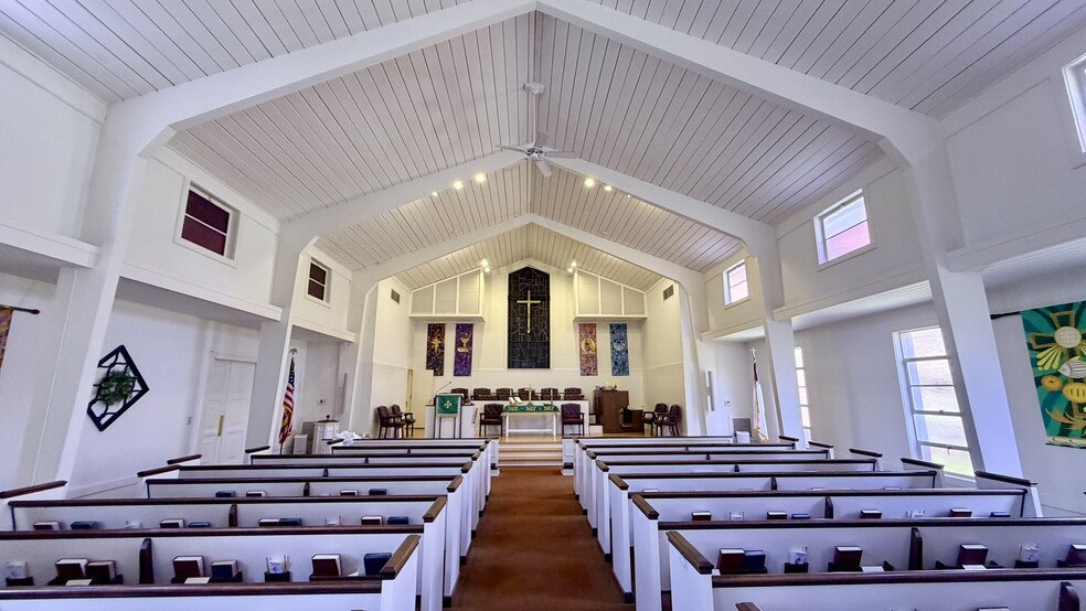 More Photos Of 195 New Market Rd, Tryon Religious Facility For Sale