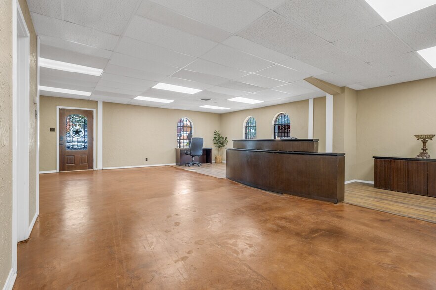 More Photos Of 101 S Main St, Quitman Office For Sale