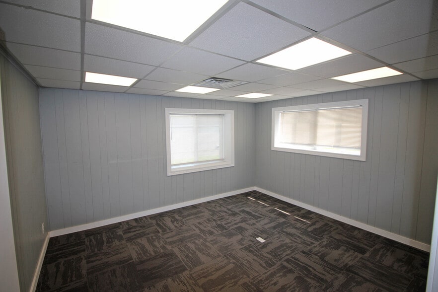 More Photos Of 309 Diamond Ave, Columbia City Industrial For Sale