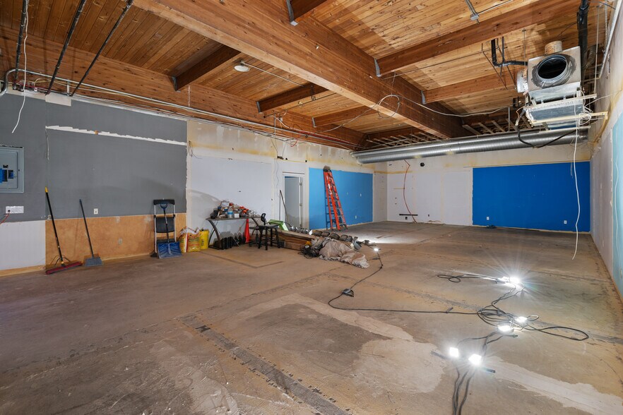 More Photos Of 222 NE Everett St, Camas Storefront Retail Office For Lease
