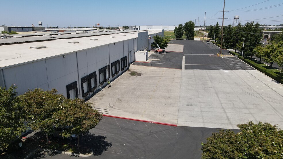 More Photos Of 17995 Murphy Pky, Lathrop Warehouse For Lease