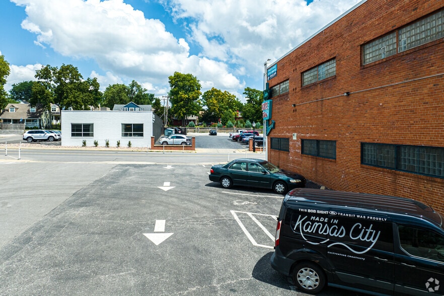 More Photos Of 325 E 31st St, Kansas City Office For Lease