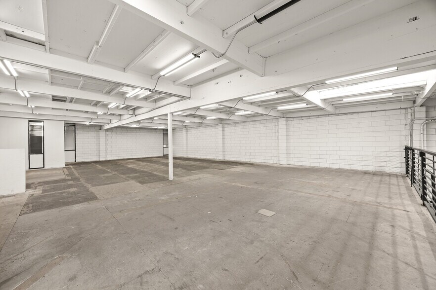 More Photos Of 2702 Saint Louis Ave, Signal Hill Warehouse For Lease