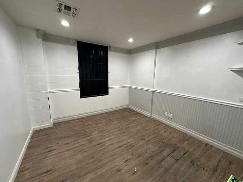 More Photos Of 8000-8010 Wheatland Ave, Sun Valley Manufacturing For Sale