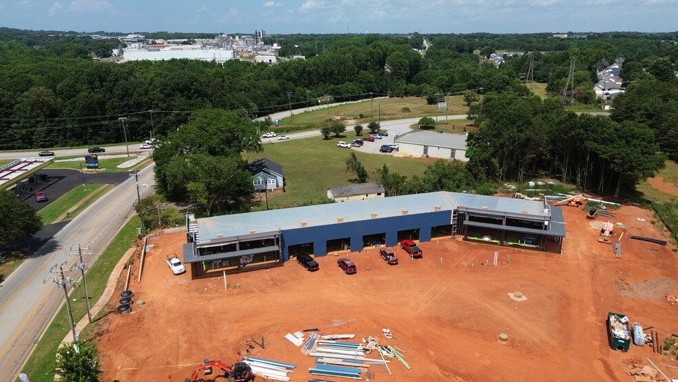 More Photos Of 5 Moorlyn Ln, Greer Storefront For Lease