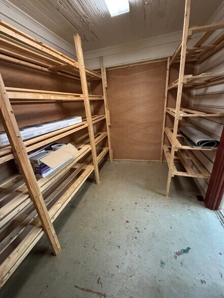 More Photos Of 4003 Old Buncombe Rd, Greenville Office Residential For Sale