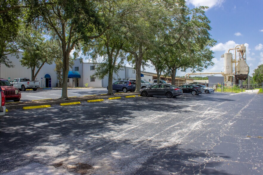 More Photos Of 310 Cypress Rd, Ocala Manufacturing For Sale