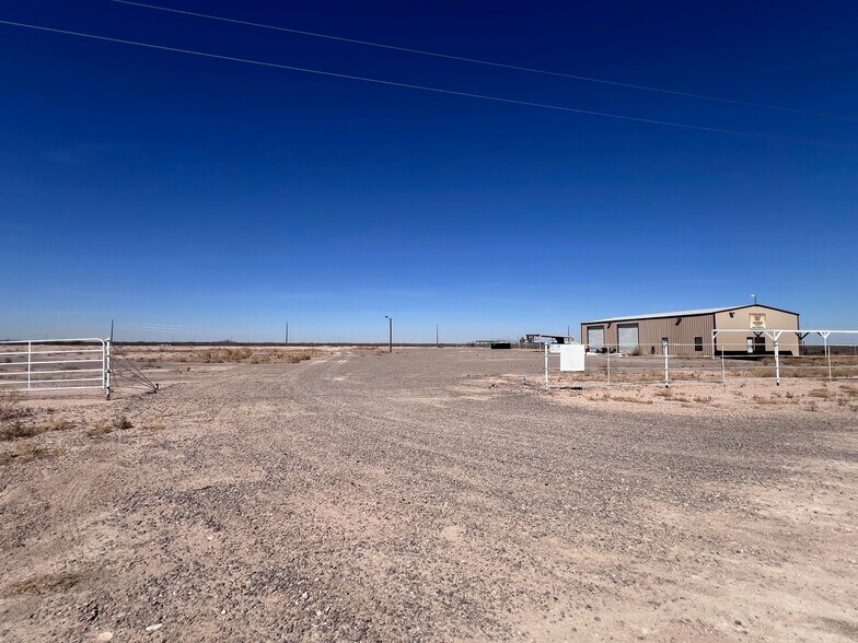 More Photos Of 190 County Rd 419, Pecos Service For Lease