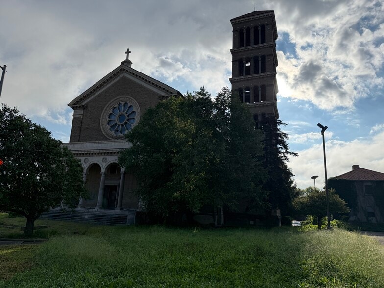 More Photos Of 3500 Montgomery Rd, Cincinnati Religious Facility For Sale