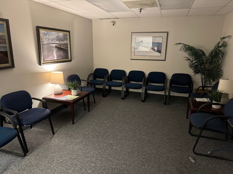 More Photos Of 5183-5195 Mayfield Rd, Cleveland Medical For Lease