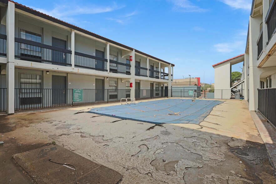 More Photos Of 601 Avenue Q, Lubbock Hotel For Sale