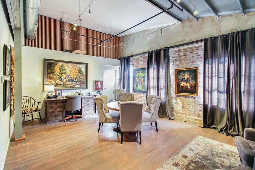 More Photos Of 225 S Knoblock St, Stillwater Storefront For Sale