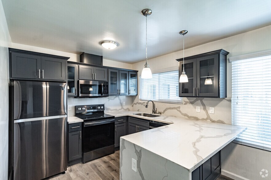 More Photos Of 621 E 99th St, Inglewood Apartments For Sale