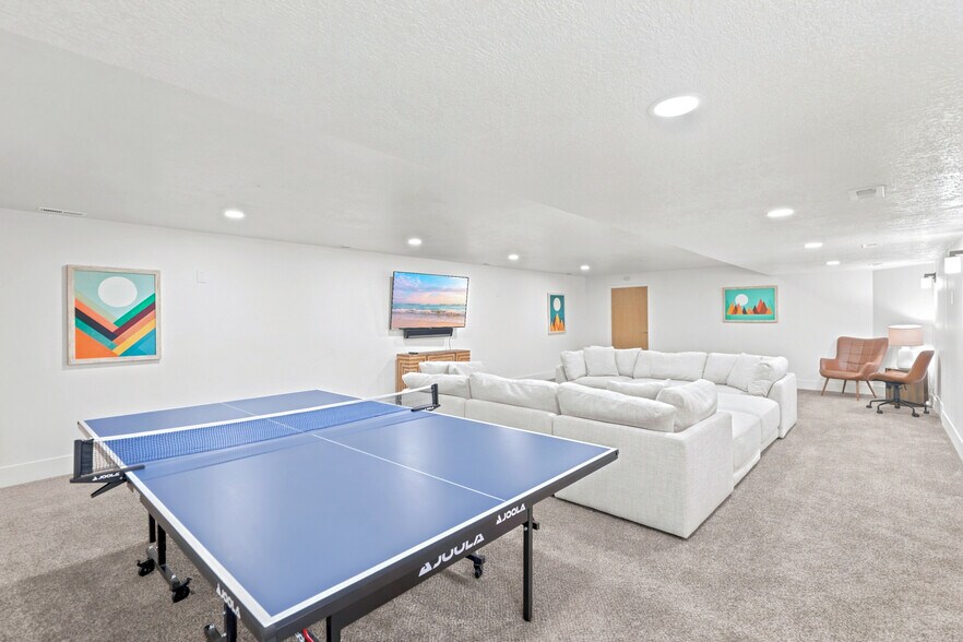 More Photos Of 40 Christa Circle cir, Garden City Specialty For Sale