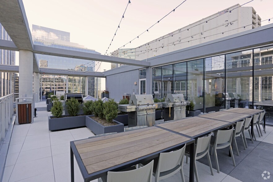 More Photos Of 215 W Lake St, Chicago Apartments For Lease