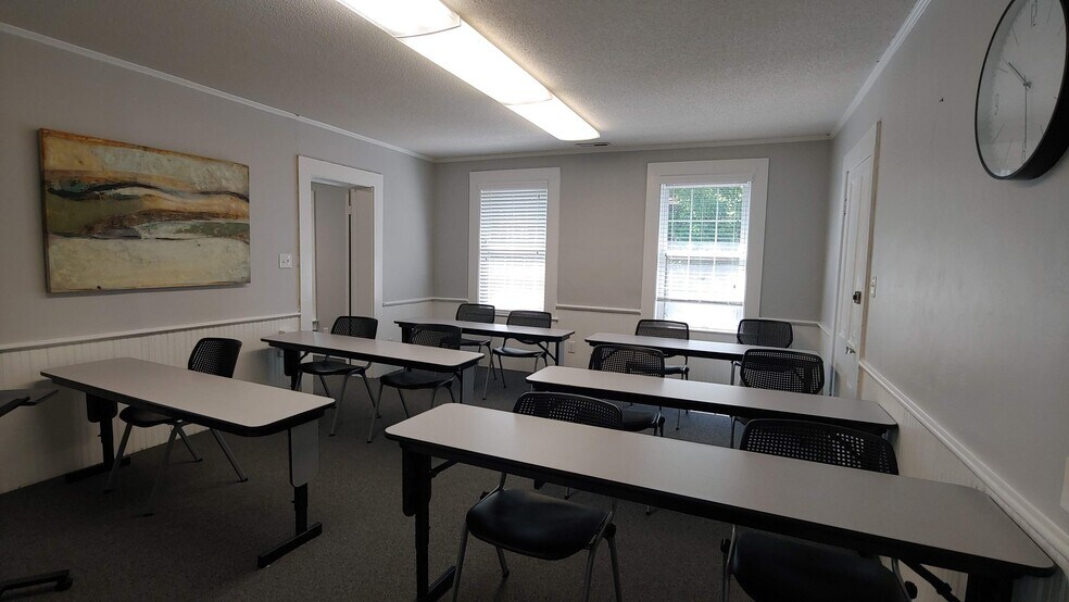 More Photos Of 407 W Main St, Lexington Office For Lease