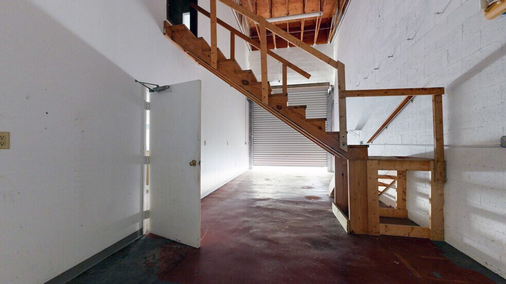 More Photos Of 461 Forrest Ave, Cocoa Warehouse For Lease