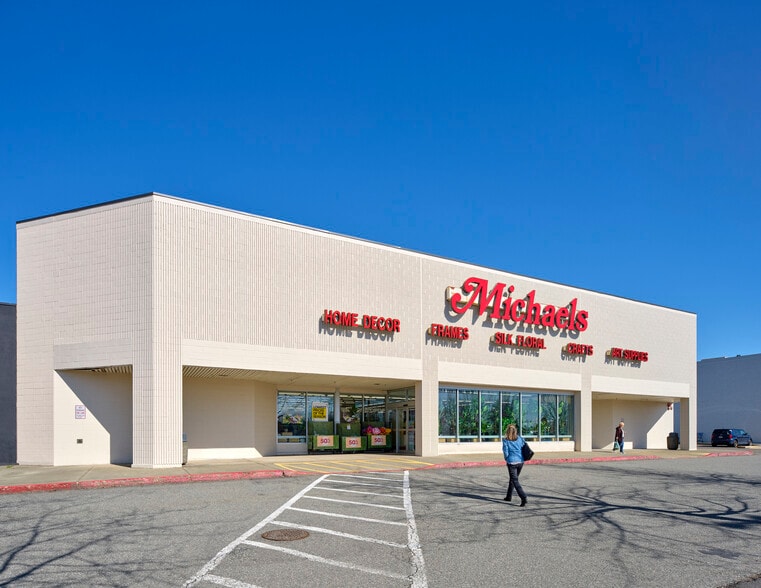 More Photos Of 1201-1605 SE Everett Mall Way, Everett Freestanding For Sale