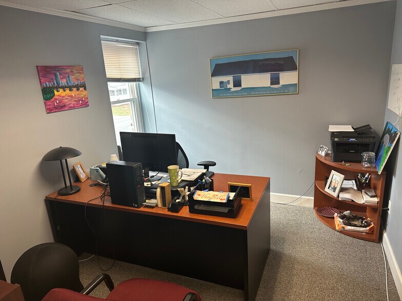 More Photos Of 1004 Princetown Rd, Schenectady Office For Lease