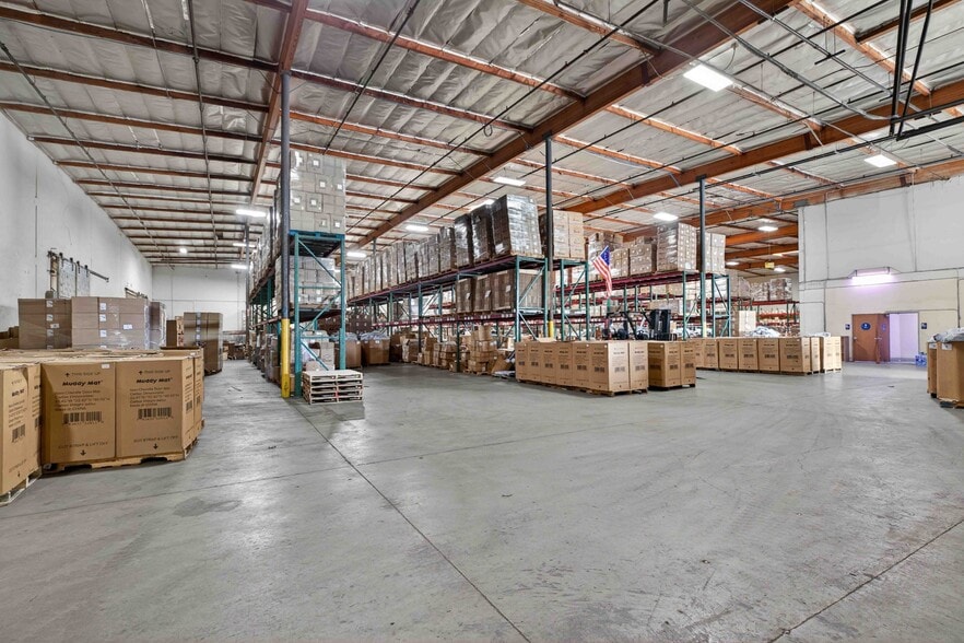 More Photos Of 20401 Prairie St, Chatsworth Manufacturing For Lease
