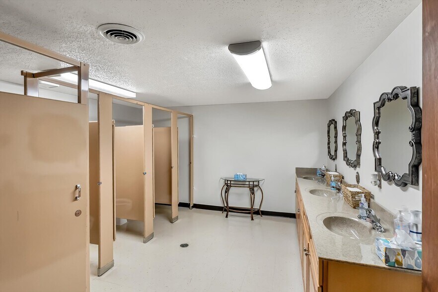 More Photos Of 140 North Point Prairie Rd, Wentzville Religious Facility For Sale