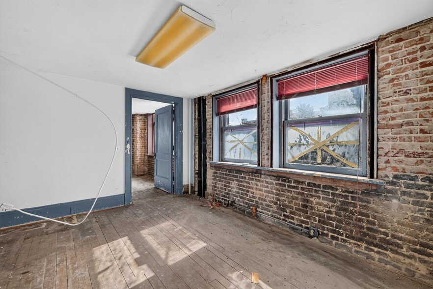 More Photos Of 400 W Main St, Leesburg Serviced Offices For Sale