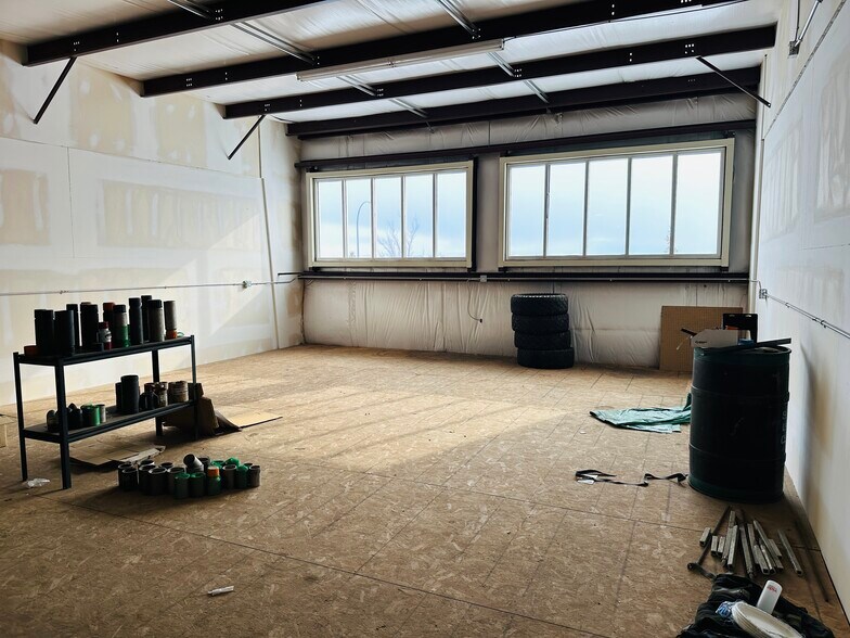 More Photos Of 10322 74 Av, Clairmont Service For Lease