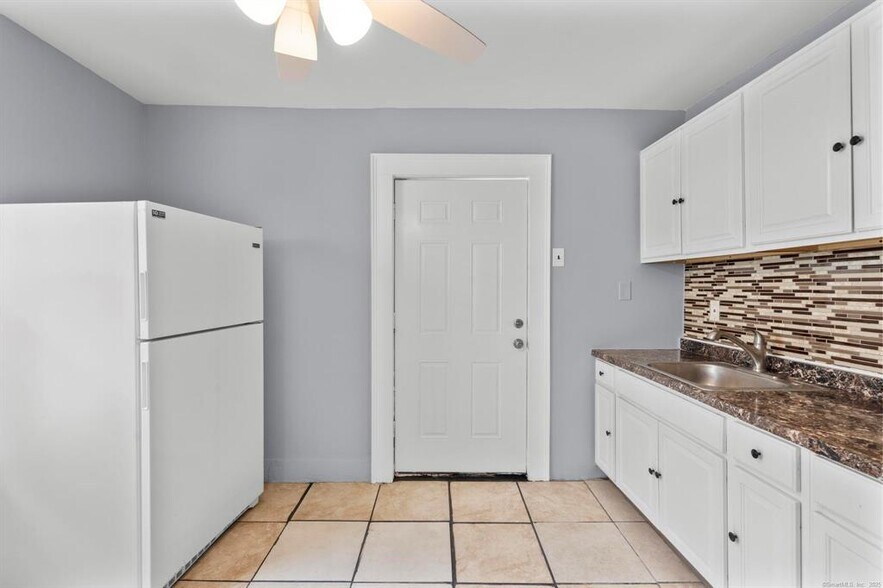 More Photos Of 39 Jane St, Bridgeport Apartments For Sale