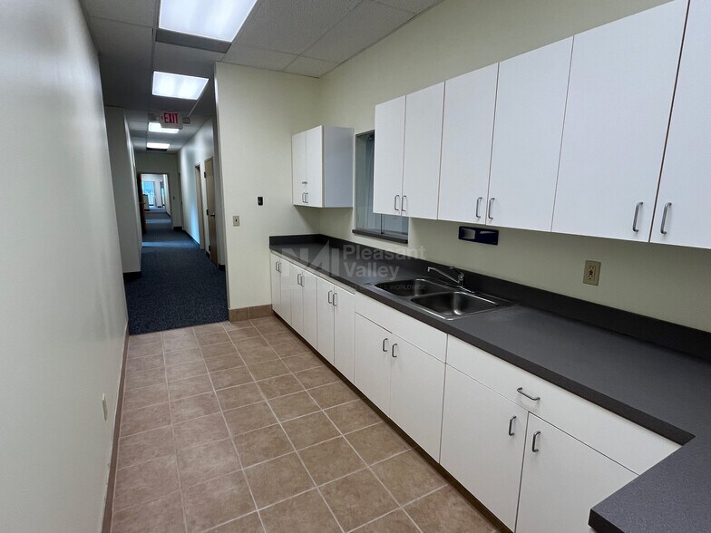 More Photos Of 561-591 Boston Mills Rd, Hudson Unknown For Lease