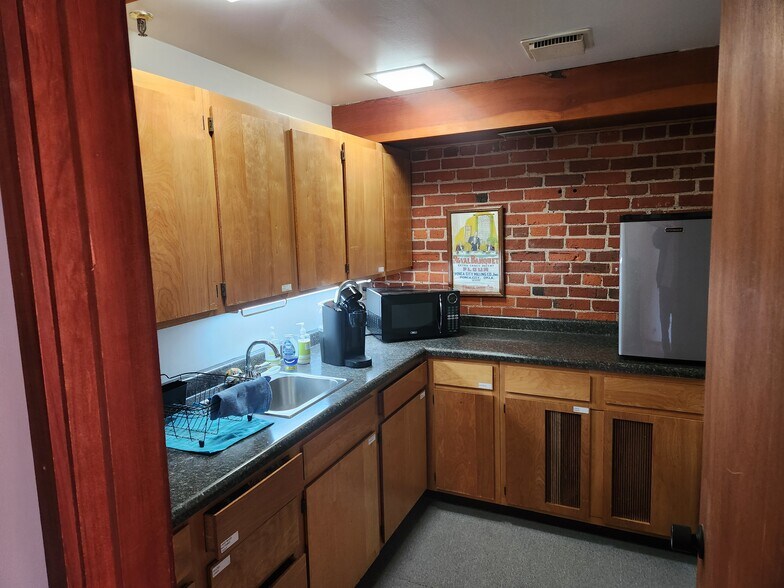 More Photos Of 421-423 S Main St, Stillwater Storefront Retail Office For Lease