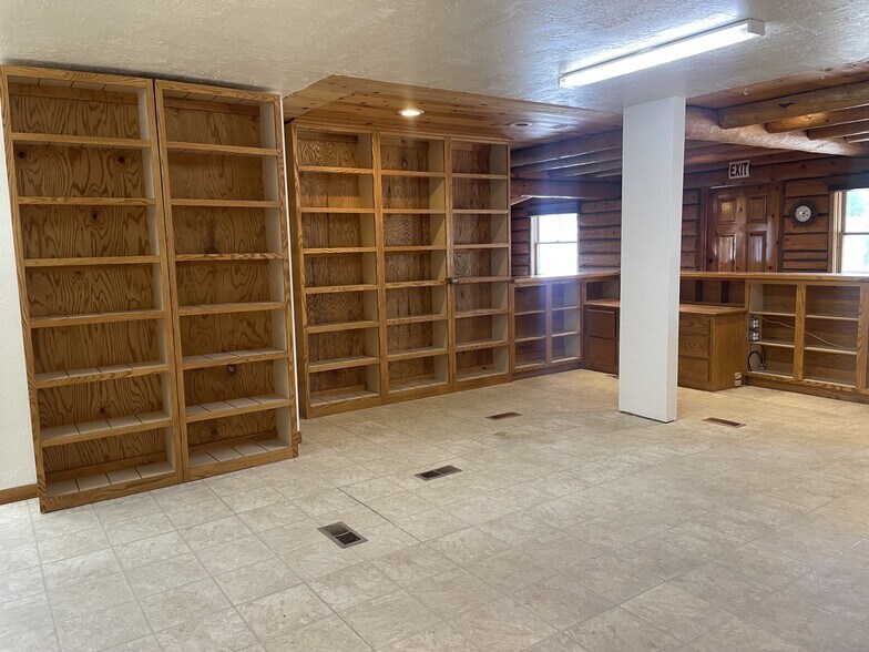 More Photos Of 115 Phillips St, Canyonville General Retail For Sale