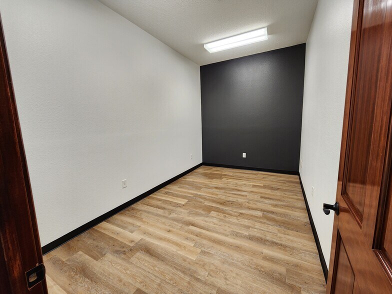 More Photos Of 111-121 E Edgewood Dr, Friendswood Medical For Lease