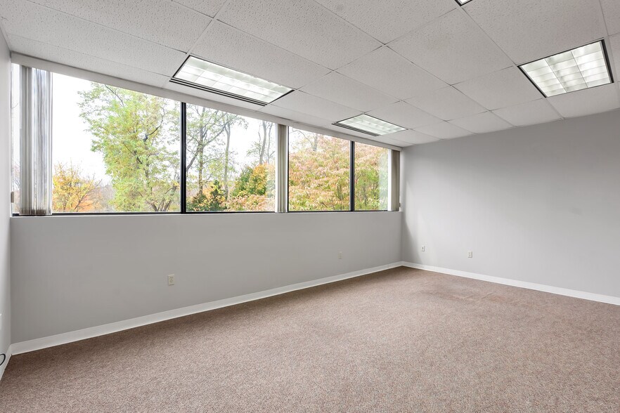 More Photos Of 72 Queen St, Southington Office For Lease