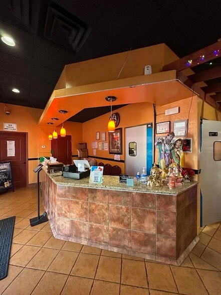 More Photos Of 8810 S Maryland Pky, Las Vegas Freestanding For Lease