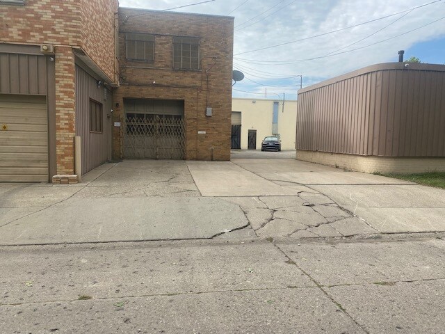 More Photos Of 12811-12841 Hillview St, Detroit Warehouse For Lease
