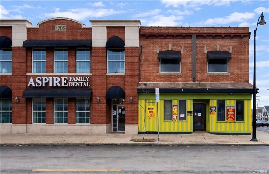 More Photos Of 1701 Pine Ave, Niagara Falls Restaurant For Sale