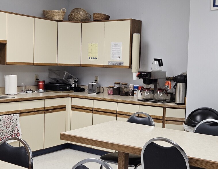 More Photos Of 1258 S Washington Ave, Saginaw Office For Sale