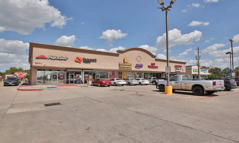 More Photos Of 9441 Cullen Blvd, Houston Unknown For Lease