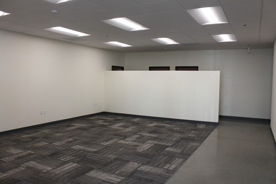 More Photos Of 2100 E 49th St, Vernon Warehouse For Lease