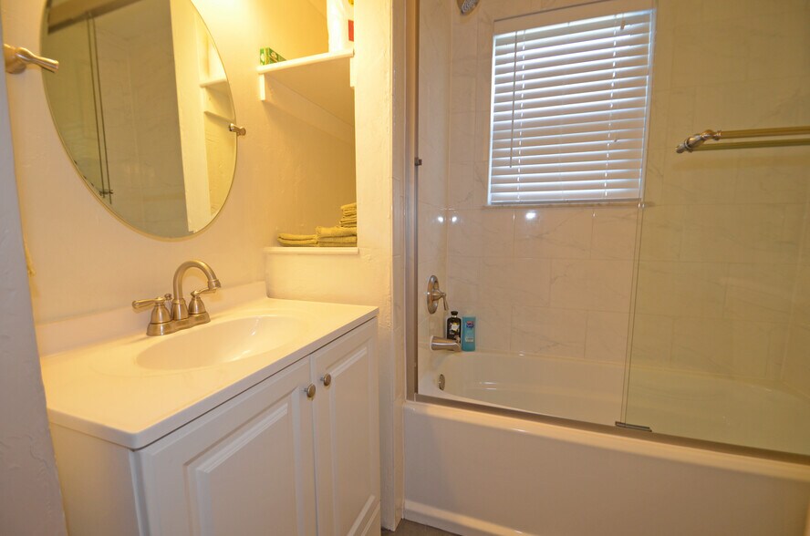 More Photos Of 1712 NW 17th St, Oklahoma City Apartments For Sale