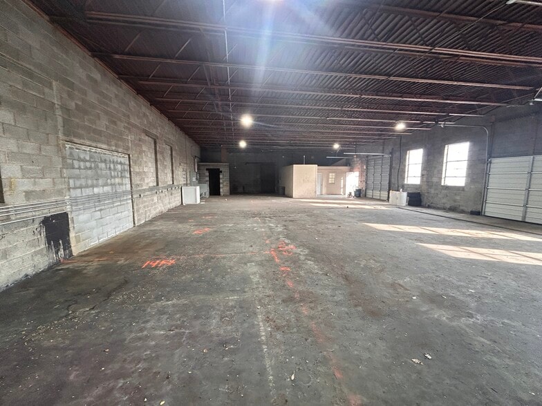 More Photos Of 1408 Gordon Ave, Richmond Warehouse For Lease
