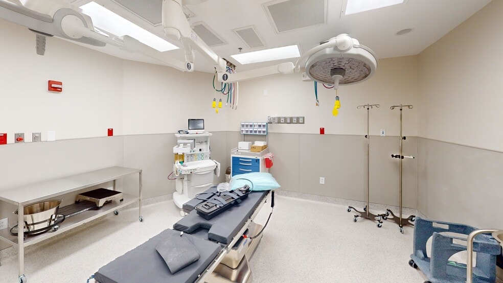 More Photos Of 10967 Allisonville Rd, Fishers Medical For Sale