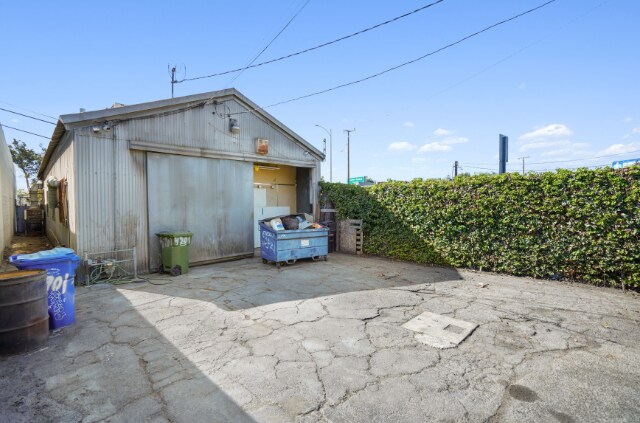 More Photos Of 4901 Telegraph Rd, East Los Angeles Flex For Sale