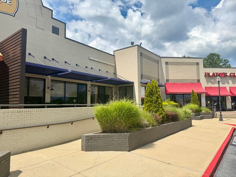 More Photos Of 2700 Town Center Dr, Marietta Unknown For Lease