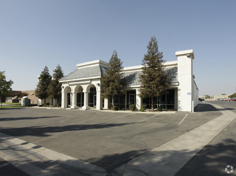 Primary Photo Of 7460 District Blvd, Bakersfield Unknown For Lease