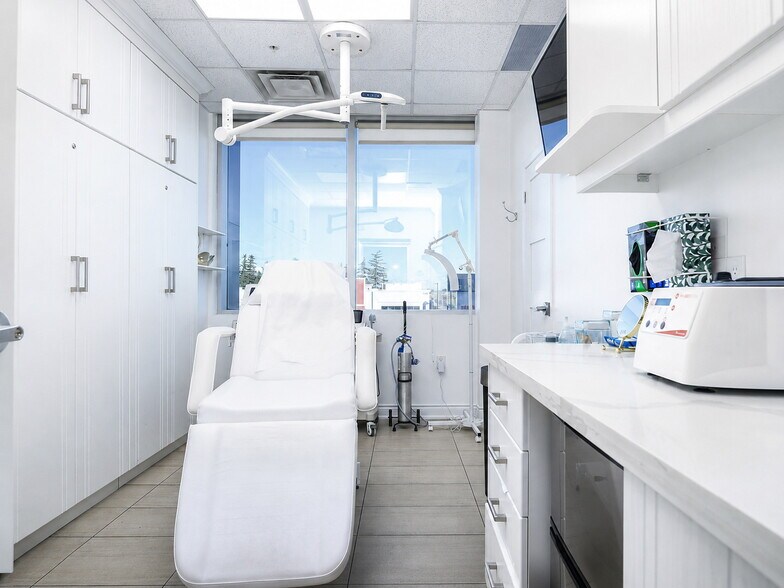 More Photos Of 1650 Elgin Mills Rd E, Richmond Hill Medical For Sale