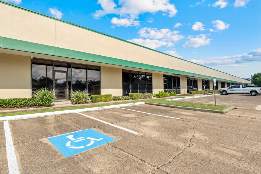 More Photos Of 11200-11248 Wilcrest Green Dr, Houston Unknown For Lease