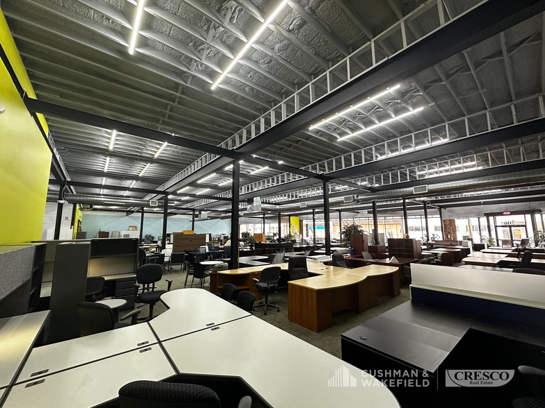 More Photos Of 706 E 185th St, Cleveland Storefront For Lease