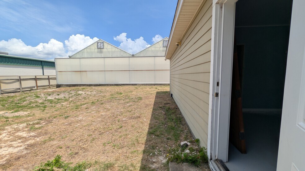 More Photos Of 515 Mountain Dr, Destin Flex For Lease